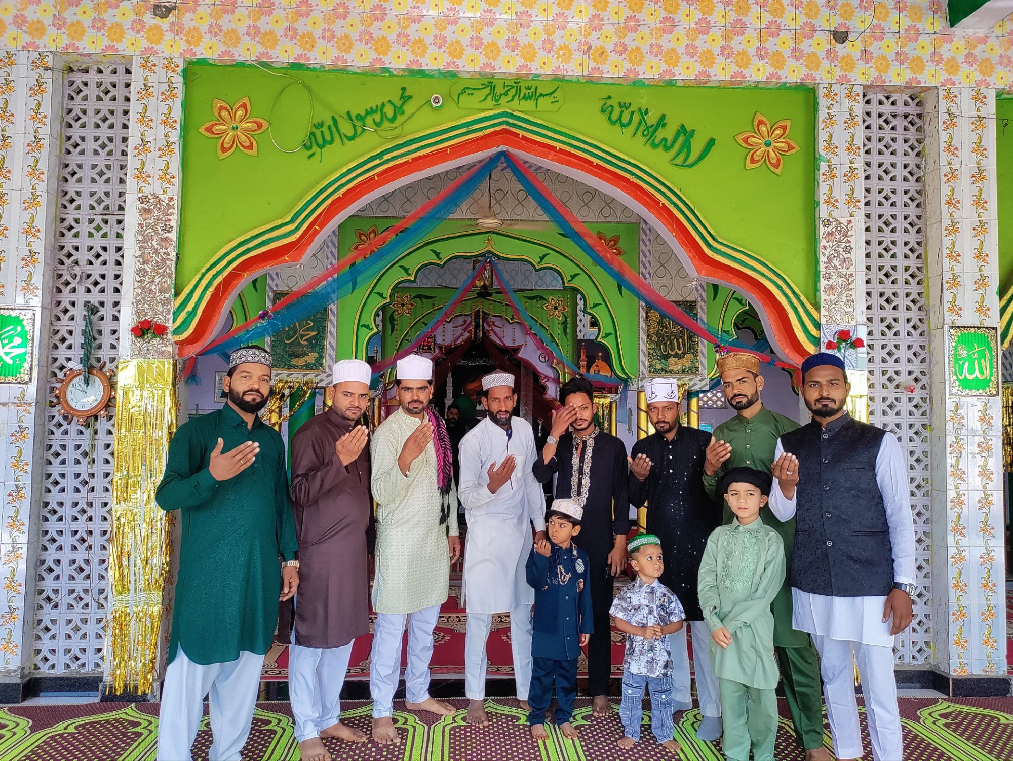 खिलचीपुर: फिजाओं में घुली अमन की मिठास, मक्का मस्जिद में गूंजी भाईचारे की गूँज